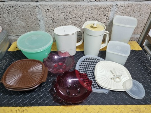 Lot vintage tupperware - of,