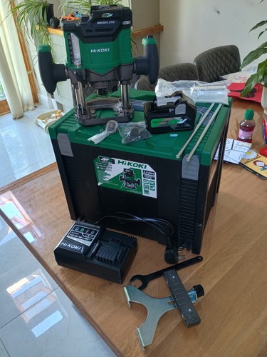 Hikoki cordless router m3612da - hikoki,