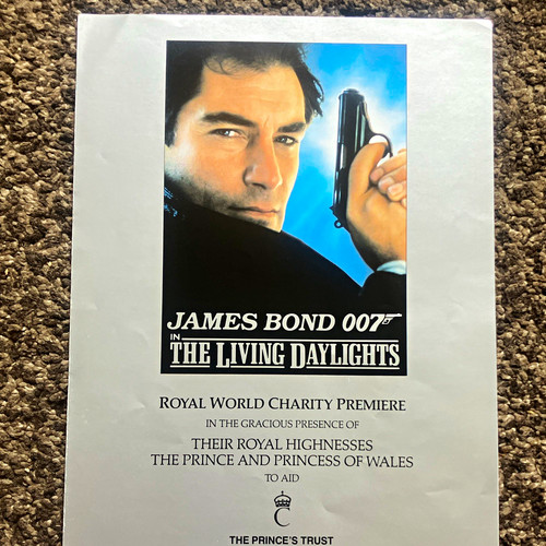 James bond 007 - the, living