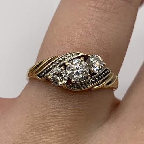 Gold ring diamonique - gold,
