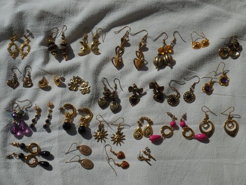 Pairs job lot of earrings - 25,