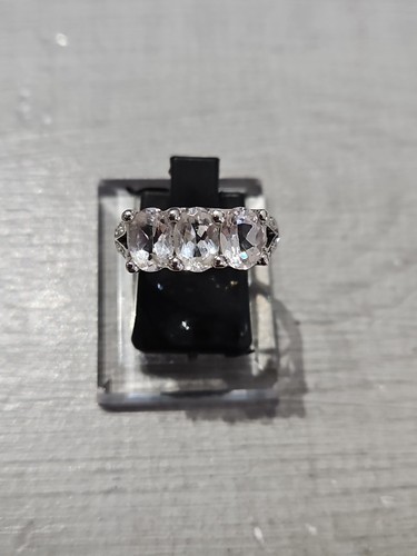 9ct white gold - white,