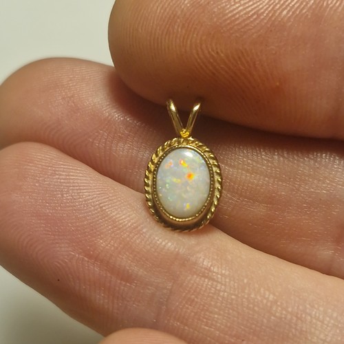 Vintage 9ct gold opal - pendant,