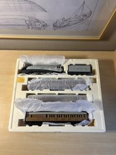 Hornby R2373M Silver Fox Train