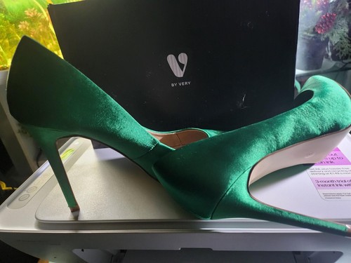 Brand new box green satin - a,