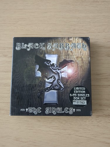 Black sabbath the singles - black,