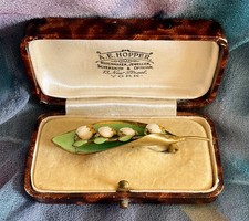 Vintage 30s Brooch Lily of the