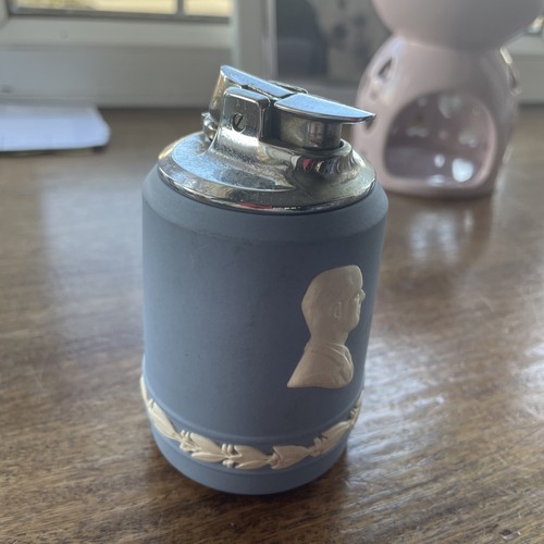 Wedgwood cigarette lighter - cigarette,