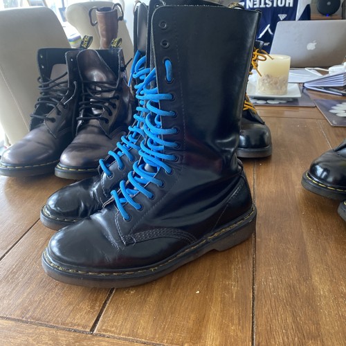 Martens airwair hole - dr,