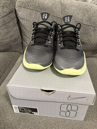 Men size nike - 11.5,