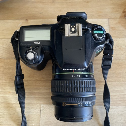 Pentax ist dslr camera - s,