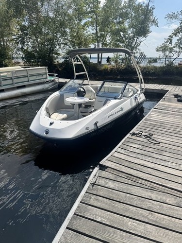 Lake 2011 boat seadoo - boat,