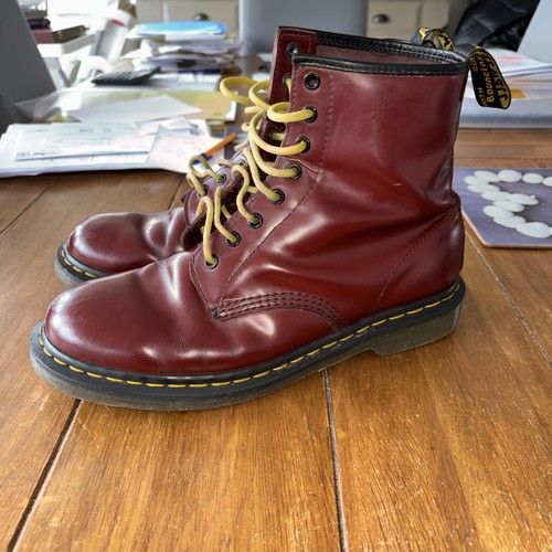 Martens airwair hole - 8,