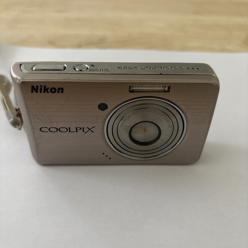 Nikon coolpix s520 0mp - coolpix, 8.0mp