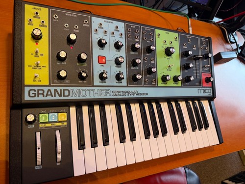 Moog grandmother analog - moog,