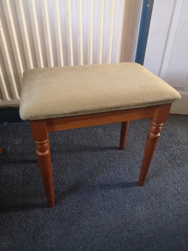 Pine upholstered dressing - a,