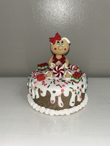 Gingerbread small cake display - cake,