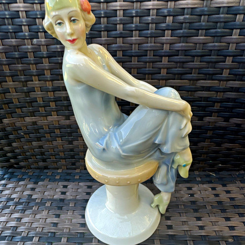 Antique royal doulton - royal,
