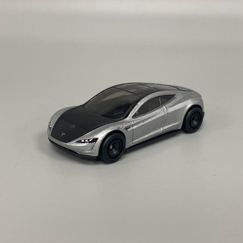 Hot wheels silver tesla - hot,