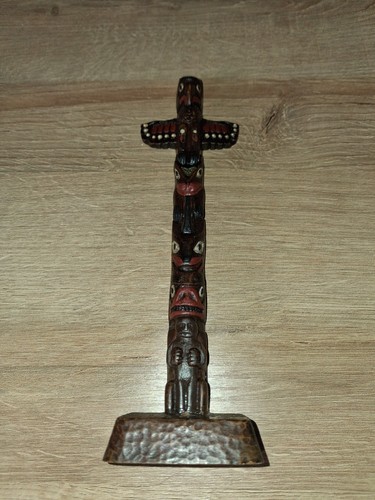 Totem pole wooden boma - pole,