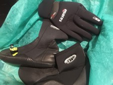 Scuba gloves  or Diving boot