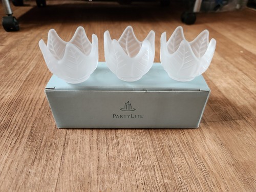 Partylite frosted lotus - 3,