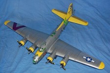1:47 Scale Boeing B-17 Flying