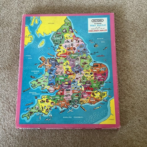 Vintage wooden victory - vintage, jigsaw