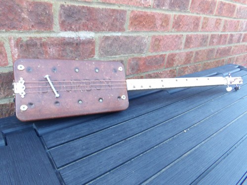 String homemade fretted - string,