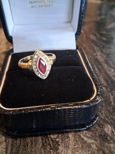 18ct gold ring set - set, with