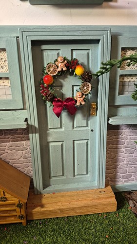 12th scale christmas - scale, wreath