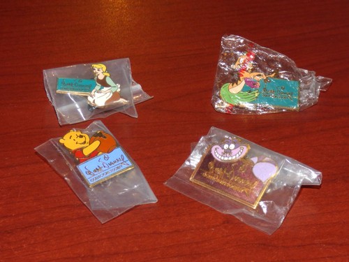 Wdcc membership pin - lot, of