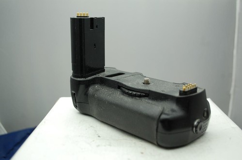 Nikon d100 battery pack - battery,