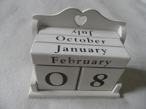 Shabby chic wooden perpetual - wooden,