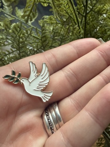 Dove peace pin badge - of,