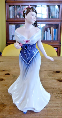 Vintage royal doulton figurine - doulton,