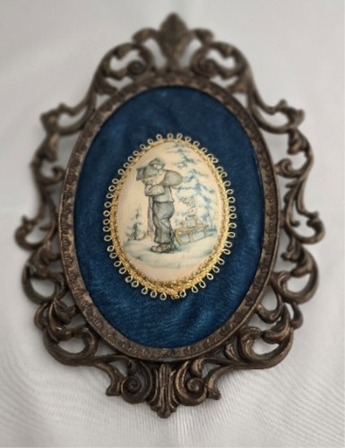 Vintage metal oval frame - metal,