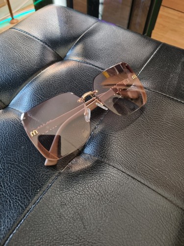 Female shades - mu,