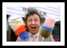 KEN DODD AUTOGRAPHED SIGNED & FRAMED PHOTO PRINT