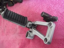 KAWASAKI GPZ400R ZX400D 600R ? REAR RIGHT RH PILLION FOOTPEG FOOT REST & HANGER