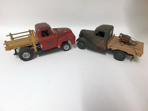 Pair weathered old - weathered, trucks
