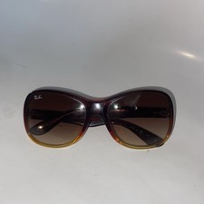 Woman’s Ray-Ban RB4139