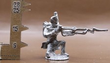 Hinchliffe Models 28mm Napoleonic British Private Kneeling Firing (JMB448)