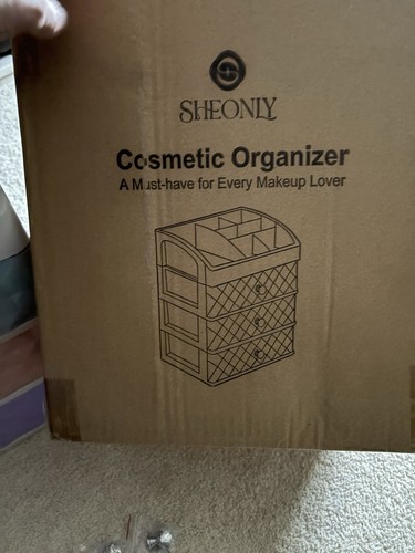 She only cosmetic - only, organiser