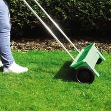 Garden Spreader with 10 Drop