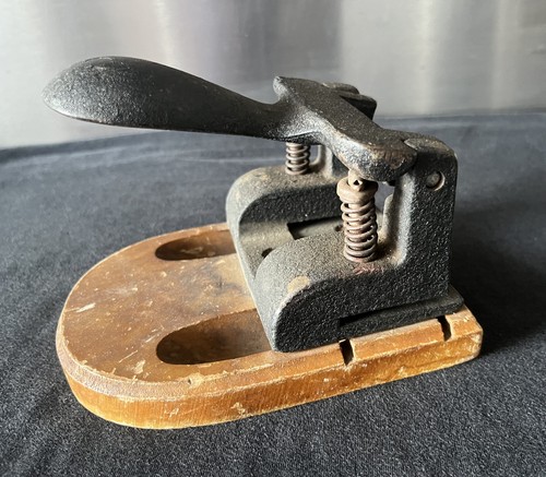 Vintage 1950s iron - iron, “bull