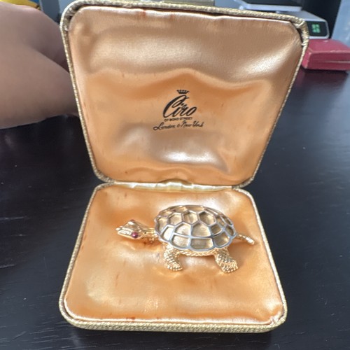 Ciro gold tone turtle brooch - ciro,