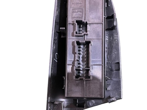 254011ka0a front window - front,