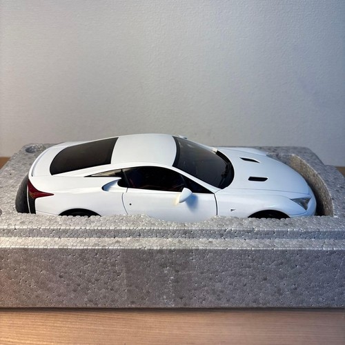 Autoart lexus lfa white - 1/18,
