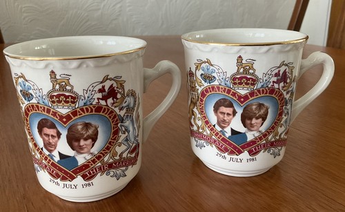 Pair mugs commemorating - of,